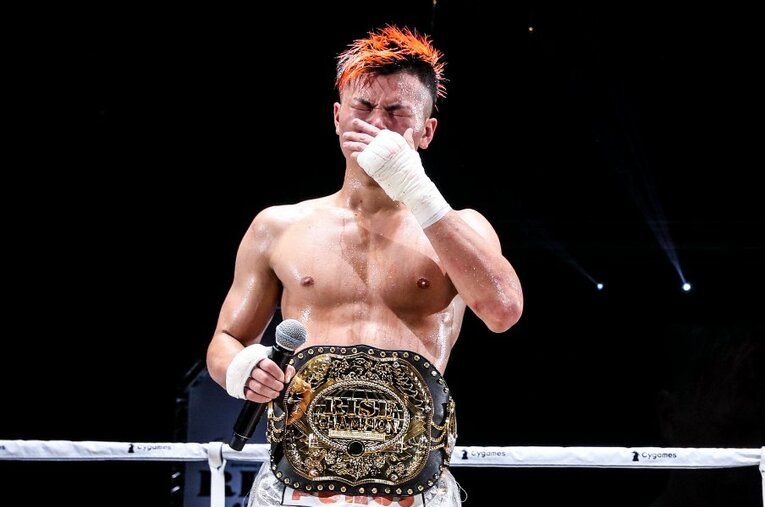 2018年6月17日、当時19歳の那須川天心はロッタン・ジットムアンノンに延長戦で辛くも勝利。試合後にはリングで涙を流した ／ photograph by Susumu Nagao