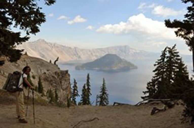 クレーターレイク、本当に透明度の高い青色でした。 