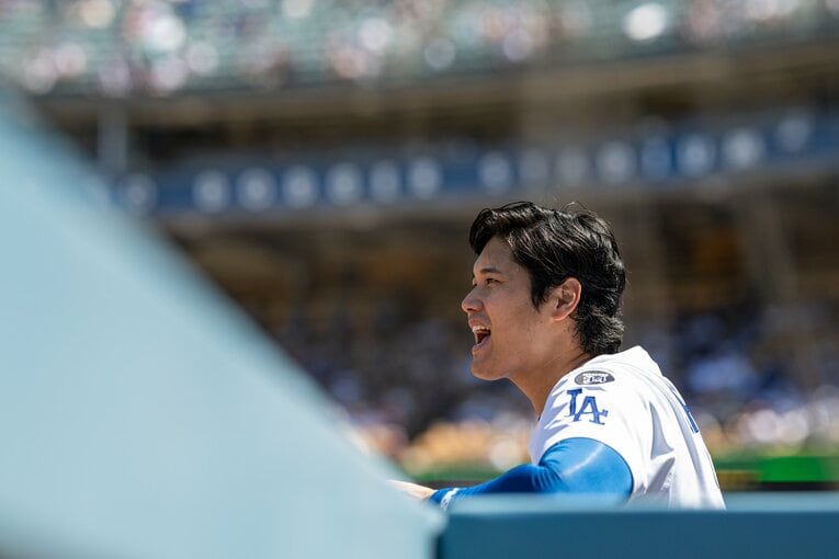 【Numberカメラマンが激写・大谷翔平の愛される日常2025年7月版：全100枚超】ベンチでの珍しい表情…“声出していこー”…まだまだ続きます　©Nanae Suzuki