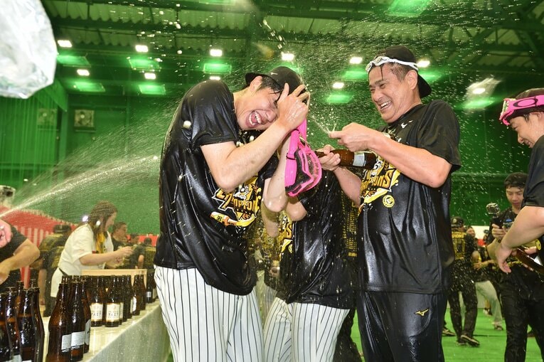 【ビールかけ…貴重カット多数】©Hideki Sugiyama