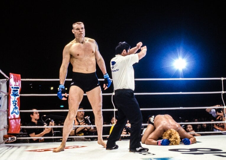 高山はのちにK-1で頂点をきわめるセーム・シュルトの打撃でKO負けを喫した