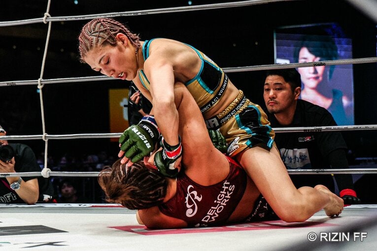 伊澤の反撃　©RIZIN FF