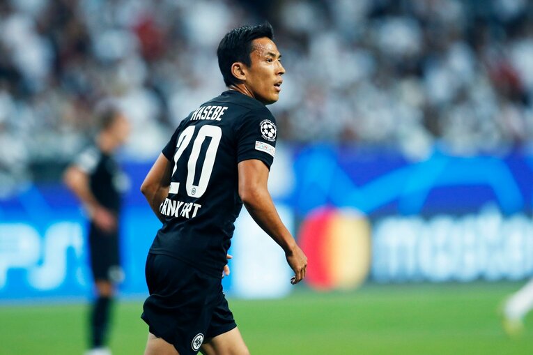 「“鎌田大地と守田英正が一緒に写った1枚”を狙いたいけど…」「長谷部誠はすでにコーチのように」CL日本人対決と“美しい夕焼け”撮影ウラ話(35)