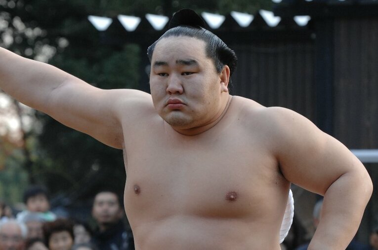 2010年1月場所で25度目の優勝を果たし、翌月に不祥事で現役引退。横綱・朝青龍とは何者だったのか？ ／ photograph by BUNGEISHUNJU