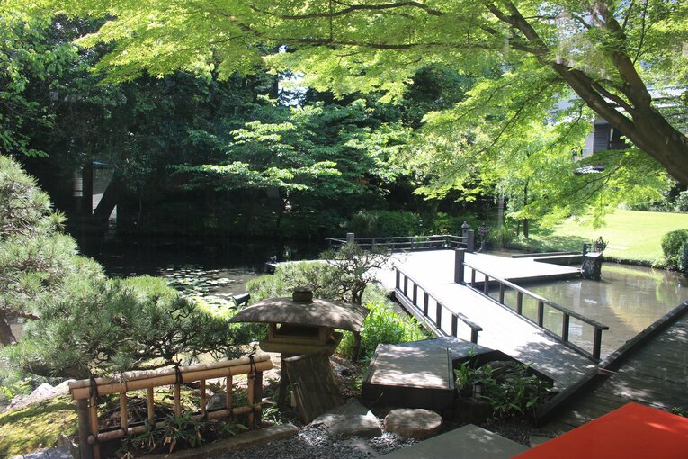 「浮月楼」の美しい庭園　©Number Web