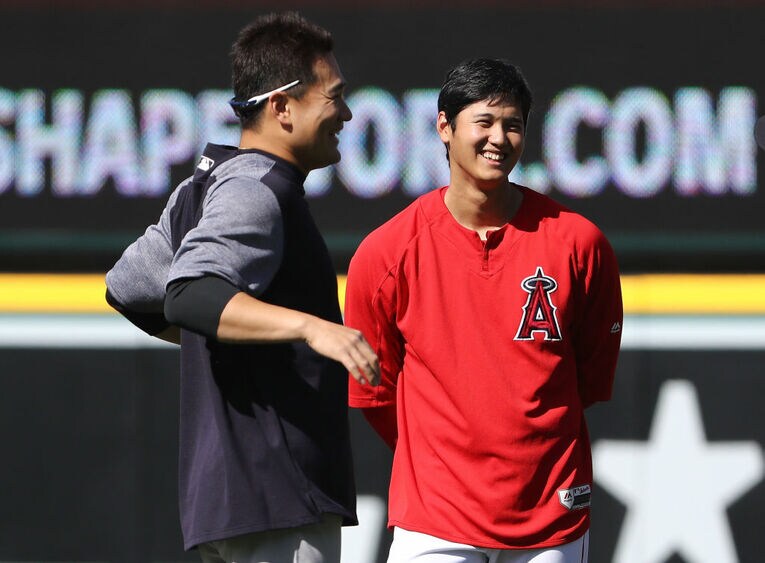 2018年、試合前の大谷と田中　©Getty Images