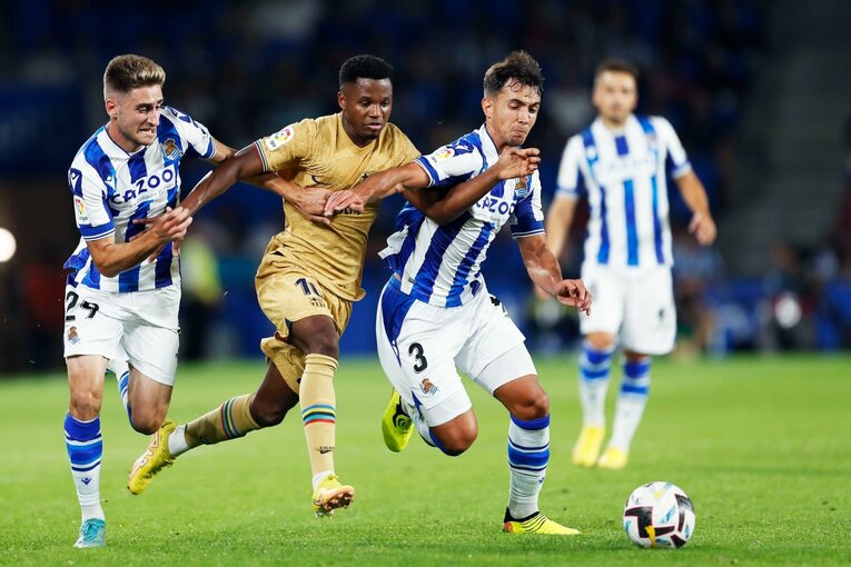 久保建英は「2ケタ得点」狙えるのでは…名手シルバと“精度の差”はあれど、カメラマンが感じたワケ〈バルサ戦好守で同点弾の起点〉(42)