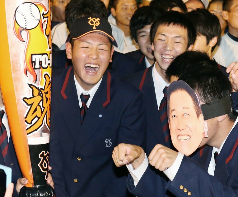 智弁学園時代の岡本和真　©JIJI PRESS