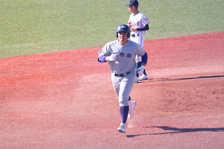 東北大会でホームランを放ちダイヤモンドを一周する麟太郎　©Genki Taguchi