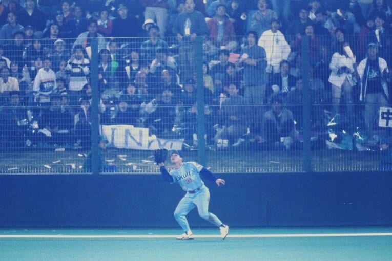 1997年、西武との日本シリーズでの真中の守備　©Koji Asakura