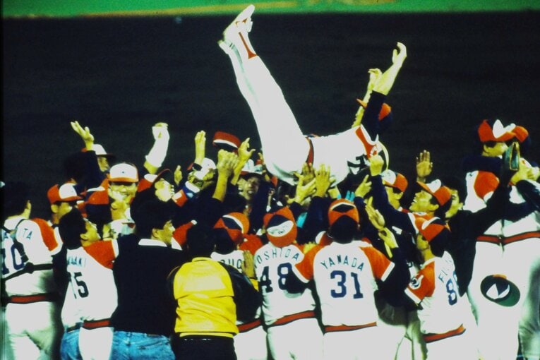 吉井は胴上げに参加せずに引き揚げてしまったという　©Naoya Sanuki