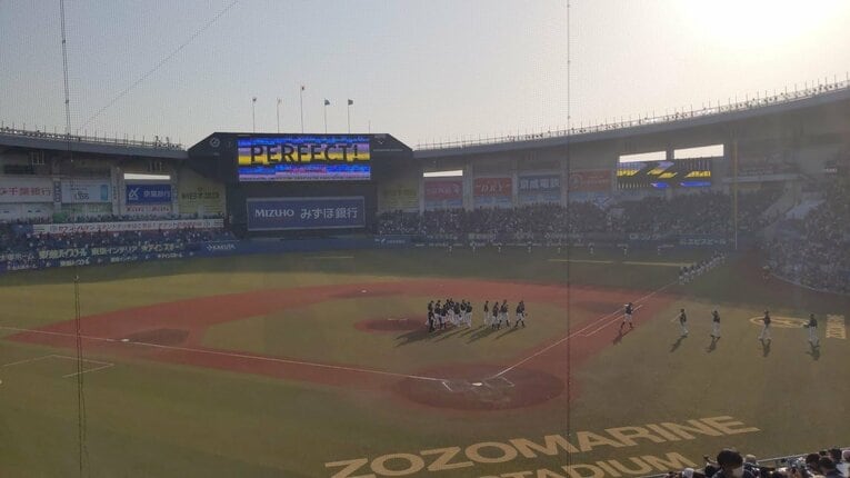 完全試合達成の瞬間。ビジョンには「PERFECT」の文字が　©Aki