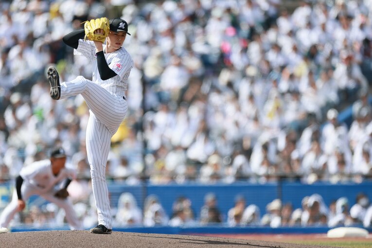 ４月７日オリックス戦で力投する佐々木朗希　©︎JIJI PRESS