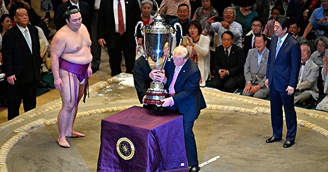 3／4）やけに揃ったスポーツ紙の足並み。「トランプ大相撲」をどう報じ