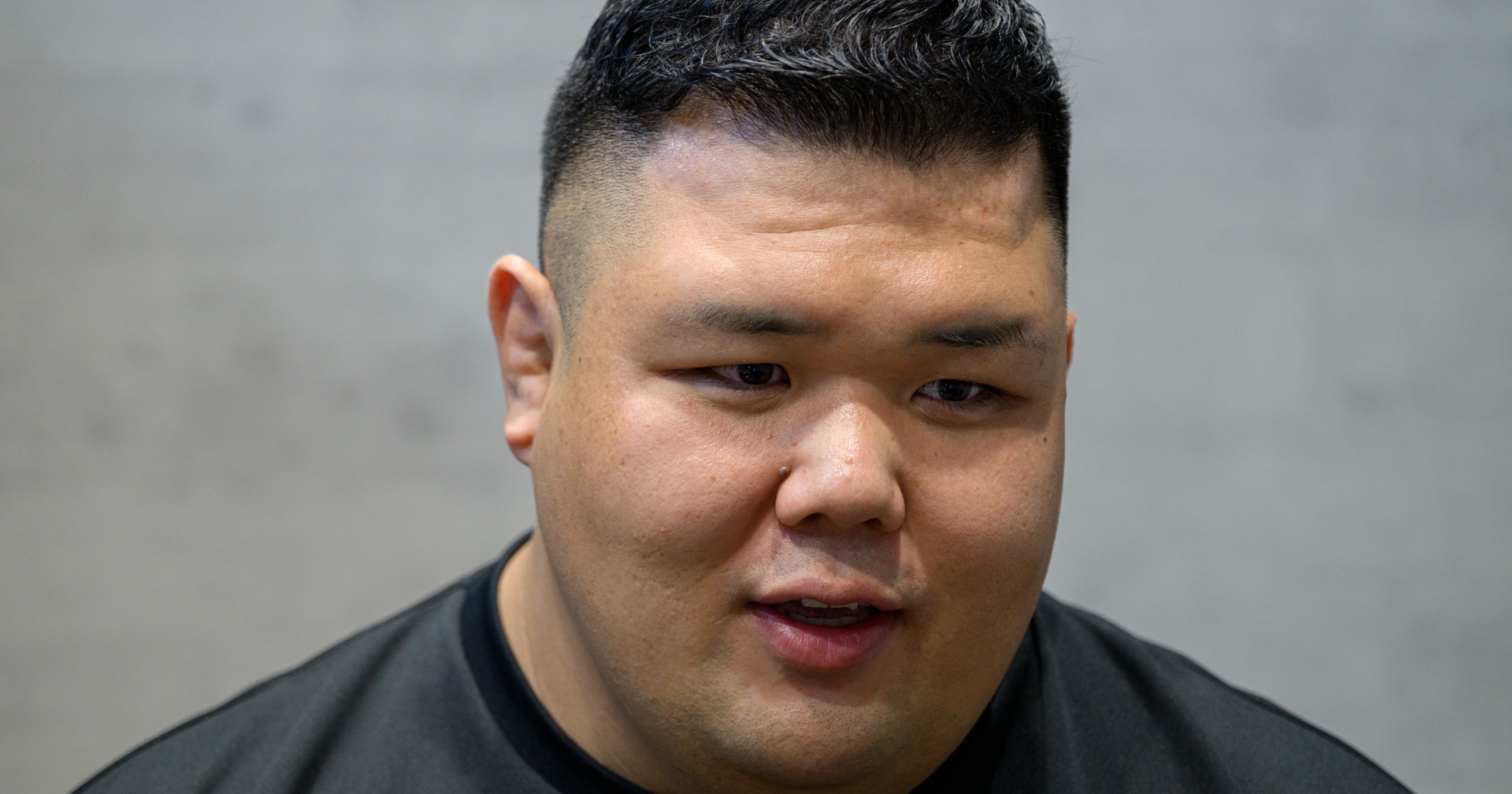 相撲界を辞めて、なぜ美容界に？ 元小結・阿武咲が異例の転身