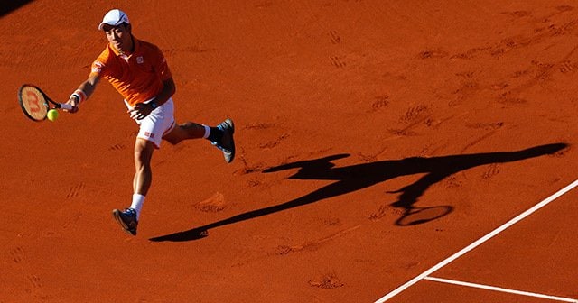 クレーでこそ冴える錦織圭の意外性。全仏の赤土に初の黒いウェアが舞う