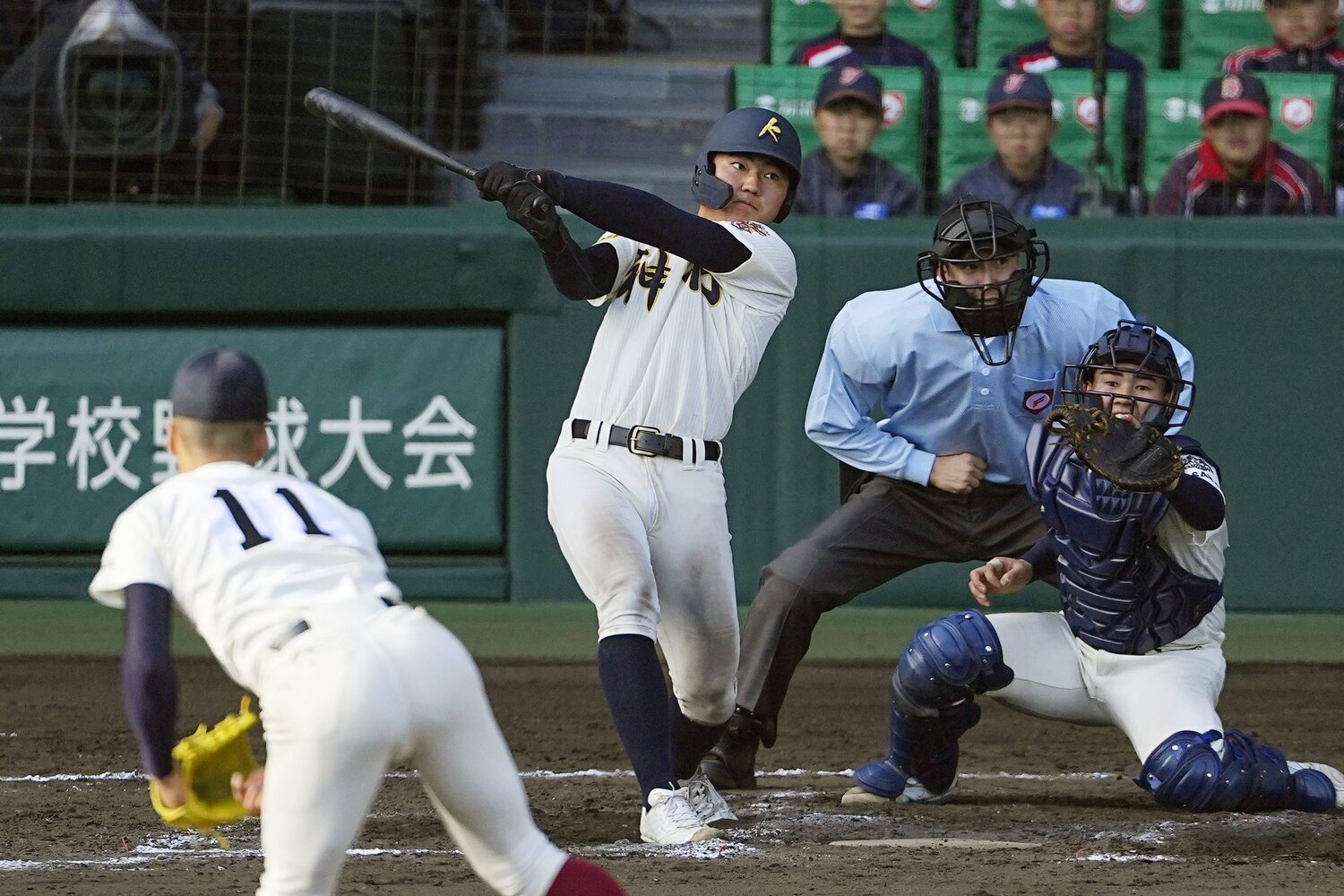 大会第2号を放った正林輝大（神村学園高）。オーダーバット、ミズノプロ（黒）を使用していた　©KYODO