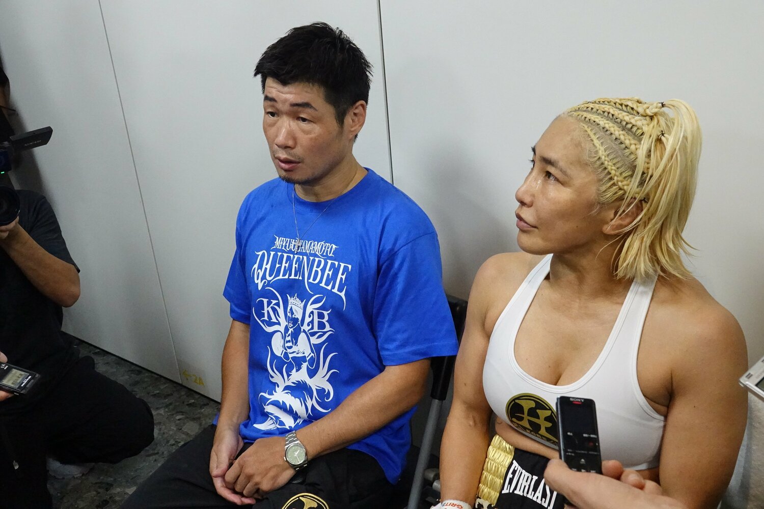 試合後の長谷川穂積会長と山本美憂。ボクサーとしての今後について語った ©Koji Fuse