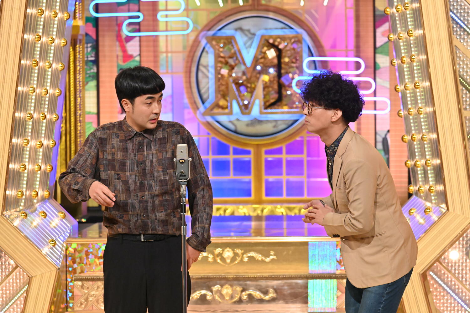 最終決戦では『ビバリーヒルズ』のネタをかけ、9票中8票を得て優勝した　©M-1グランプリ事務局