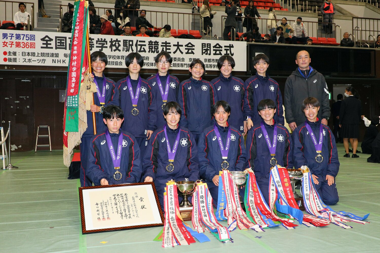 昨年の全国高校駅伝で優勝した長野東。今年は同校初の連覇を狙う　©JIJI PRESS