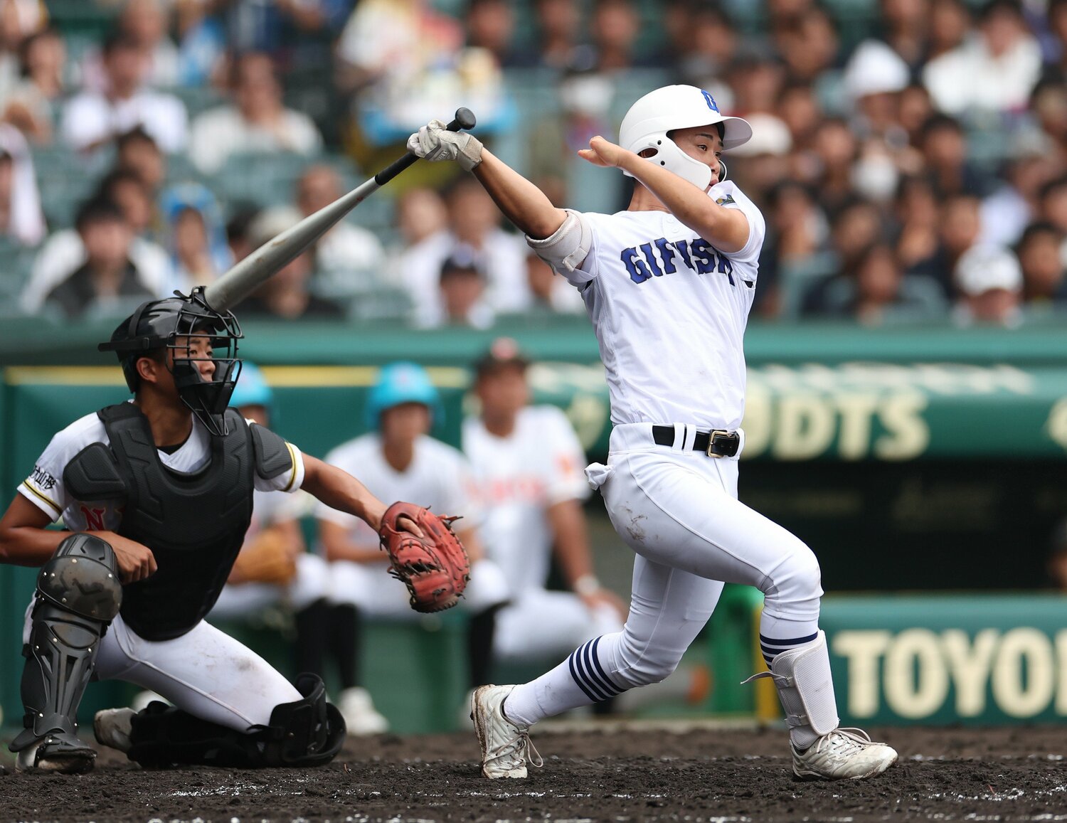 日大山形戦で同点タイムリーを放つ横山温大　©JIJI PRESS
