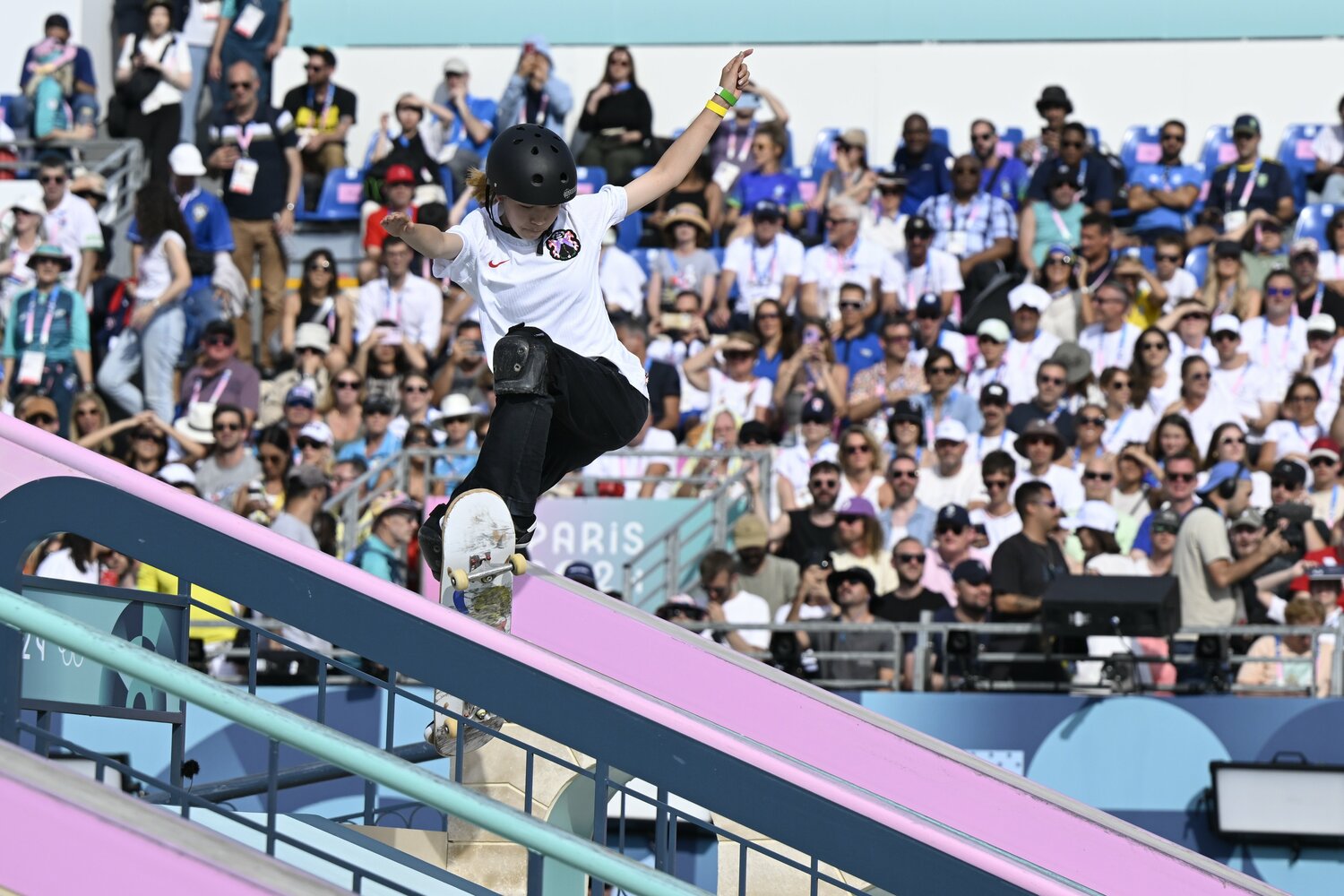 ベストトリック4本目、4位から一気に1位に。ビッグスピンフリップからのボードスライドを決める吉沢【1枚目／全2枚】　©Asami Enomoto／JMPA