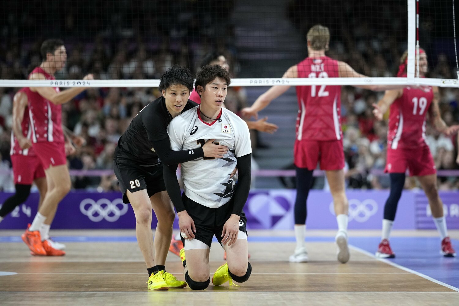 重圧がかかる石川祐希をサポートした山本智大　©︎AP/AFLO