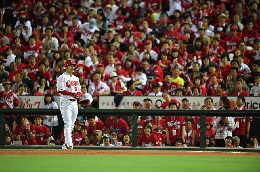 プロ野球、最多観客動員の裏で……。「野球離れ」を裏付ける恐怖の数字。＜Number Web＞ photograph by Hideki Sugiyama