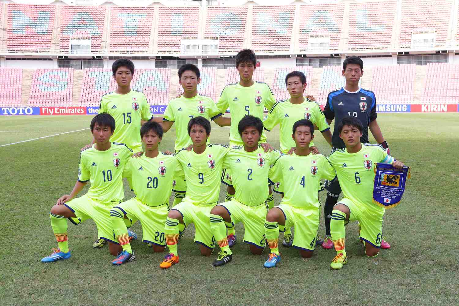 2014年9月のアジア選手権。U-16日本代表として出場した冨安（後列・中央）。前列一番右には堂安律も。準々決勝の韓国戦に0-2と敗れ、「冨安はめちゃめちゃ凹んでいた」と宮原さんは振り返る　©AFLO