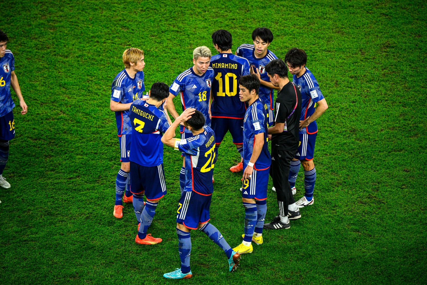 自ら名乗りをあげPKキッカーの1番手となった南野拓実（10番）　©️Takuya Sugiyama/JMPA