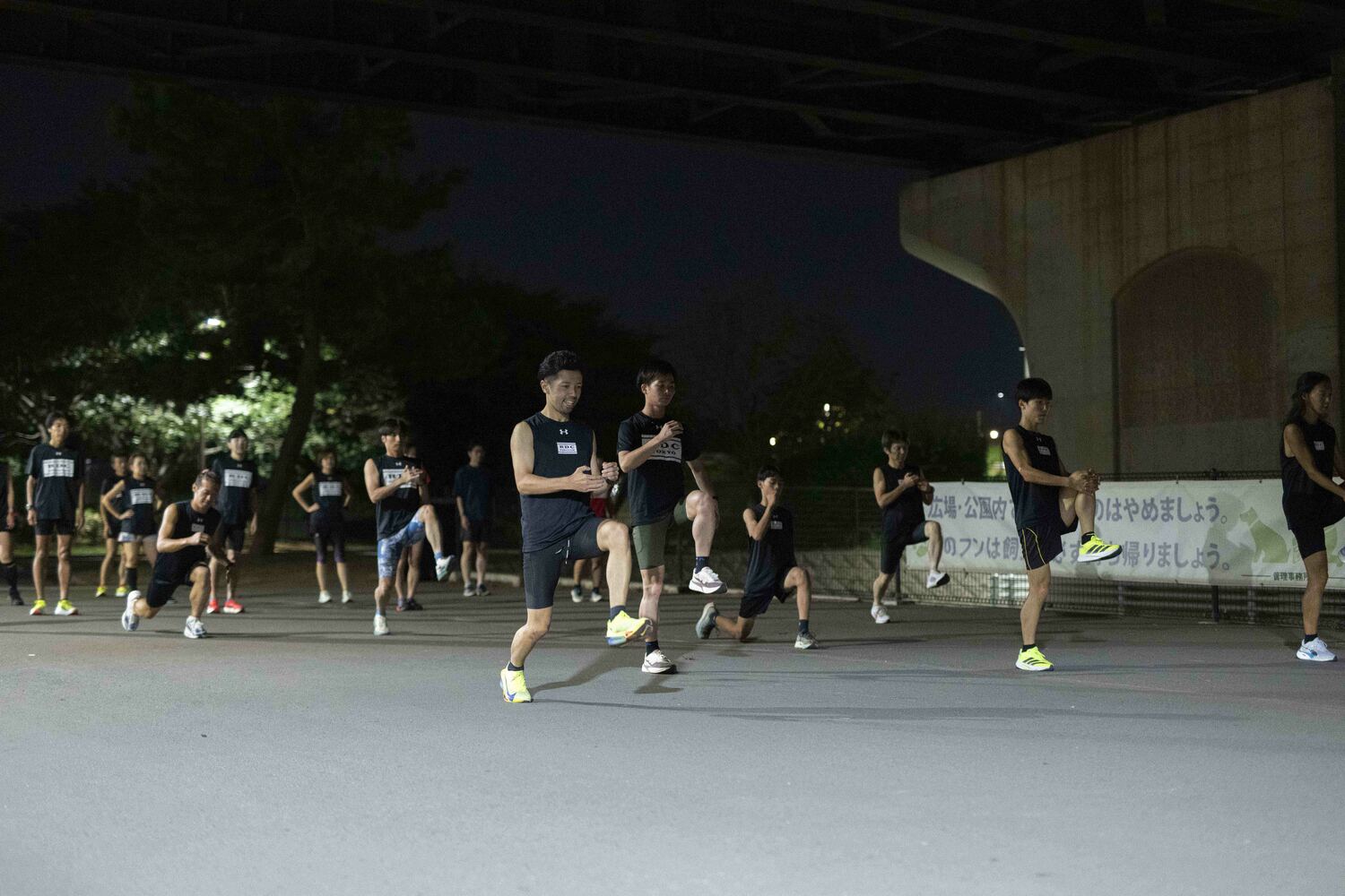 「RDC RUN CLUB」の練習会は、代々木公園、皇居、横浜、大阪、神戸でそれぞれ週2回ずつ行われ、フルマラソンの目標タイム別にグループが分かれてきめ細かなトレーニングを受けられる　©Asami Enomoto