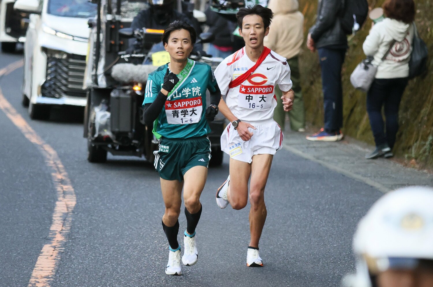 「序盤→坂→下りで使う筋肉を切り替える」青学大・若林宏樹が明かす箱根駅伝“山の極意”…肉体もフォームも山専用に鍛えた「覚悟」とは＜Number Web＞ photograph by JMPA