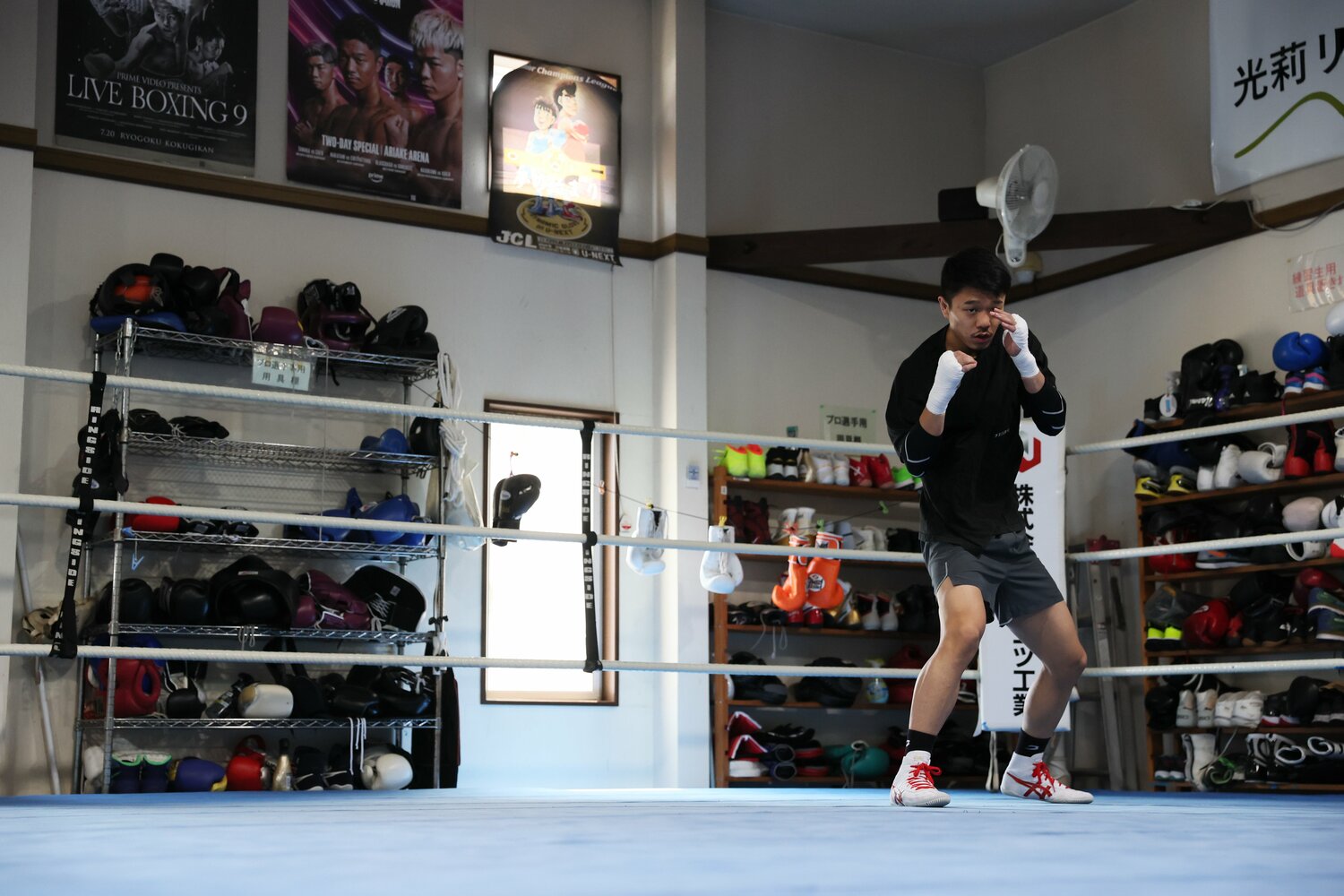 M.Tジムでシャドーを繰り返す中谷潤人　©︎Shigeki Yamamoto