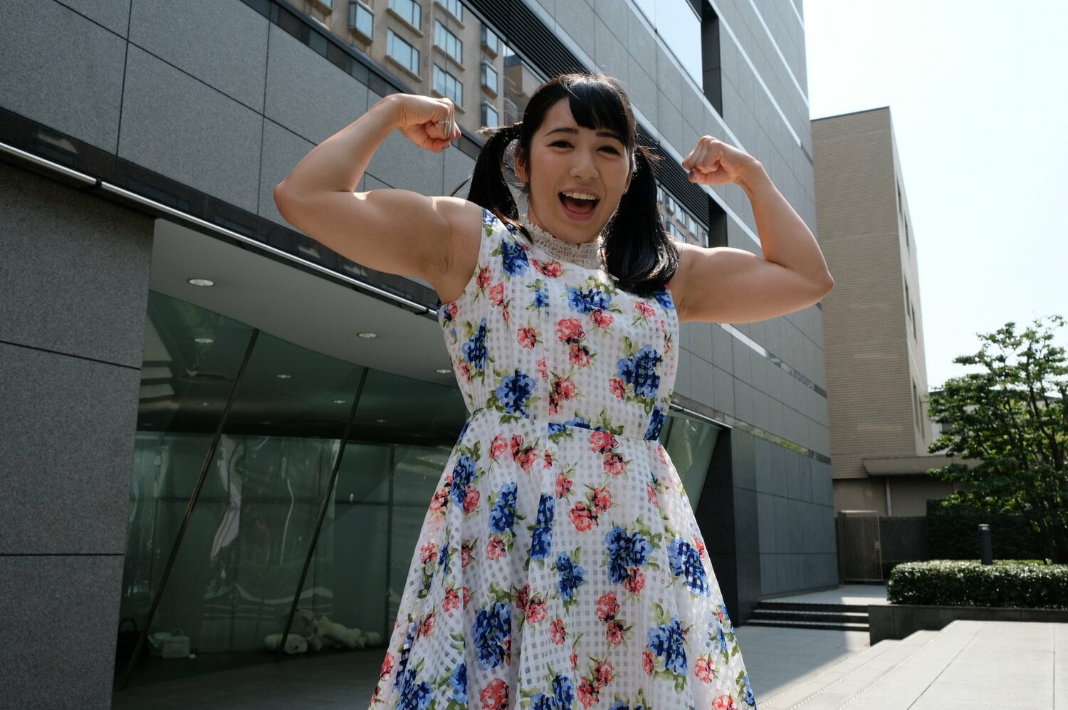“筋肉アイドル”時代の私服ショット。ツインテールとノースリーブがトレードマークだった　©Norihiro Hashimoto