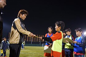 ソルティーロ ファミリア サッカースクール
本田圭佑がプロデュースするサッカースクール。昨年5月にスタートし、これまで大阪地区に5校、神戸地区に2校の計7校を立ち上げる。3月に第1期生の卒団式を行なった。6月には東京で清瀬校を開校予定。