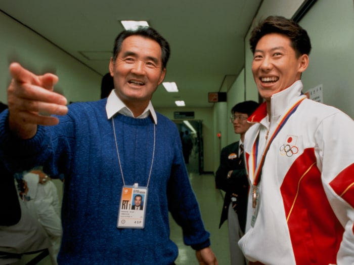 「ヘイ、カール！」長嶋茂雄が“面白いおじさん”に変貌した12年の浪人生活…「鉄拳制裁も辞さない熱血指導者」のイメージを変えた伝説ギャグ漫画＜Number Web＞ photograph by JMPA