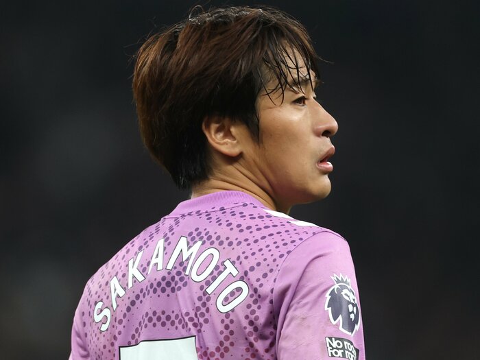 鈴木彩艶でも鎌田大地でもできない快挙…「日本代表とほぼ無縁」「大卒→J2上がり」30歳MFがプレミア初先発「やっとここまで来た」坂元達裕とは何者か＜Number Web＞ photograph by Alex Pantling/Getty Images