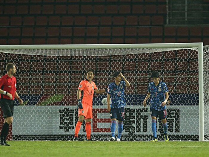 サウジ戦PK献上は「ありえない」。DF岡崎慎、這い上がるための教訓。＜Number Web＞ photograph by JFA/AFLO