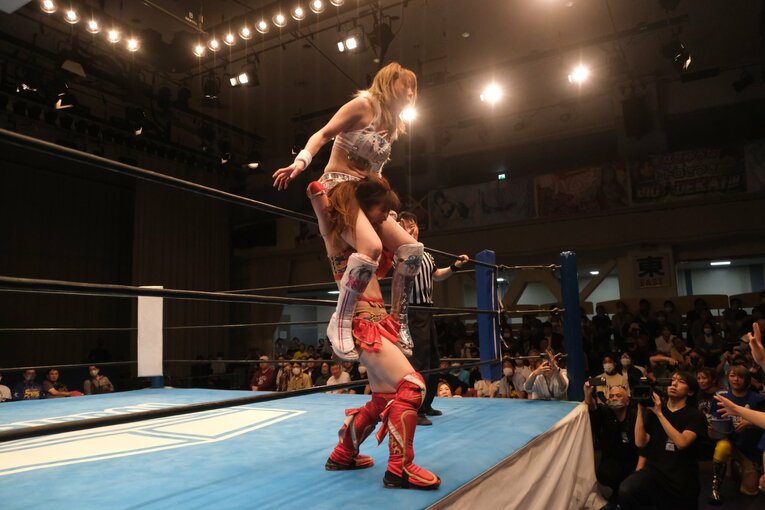 「燃え尽き症候群」から岩谷麻優が迎えた“キャリアで一番のピーク”…右ヒジ脱臼まで続いた藤本つかさとの“最高峰の女子プロレス”(38)