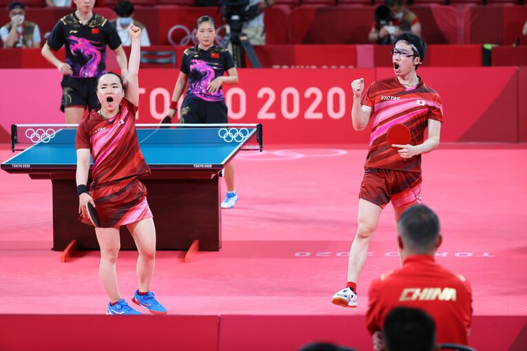 伊藤美誠とペアを組んだ東京五輪の卓球・混合ダブルス決勝戦では、最終ゲームまでもつれ込む接戦を制し、金メダルを獲得した　©JMPA