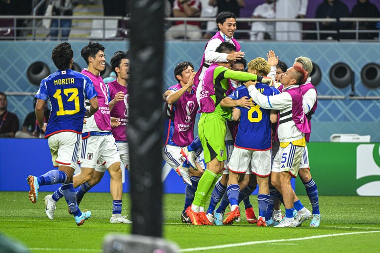 堂安のゴールシーン　©︎Takuya Sugiyama/JMPA