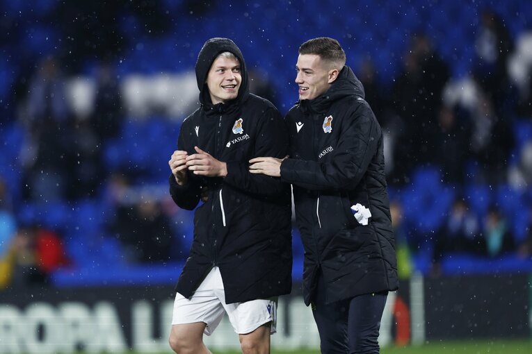 久保建英が「ベンチで同僚を爆笑させてる」“最高の1枚”を撮影後…過密日程に「ちょっとツラいかな」本人が語った“意外な理由”を思い出す(14)