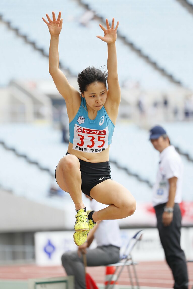 クリア夫人の筑波大学時代。三段跳びで陸上日本選手権に出場（2枚目／全2枚）　©AFLO