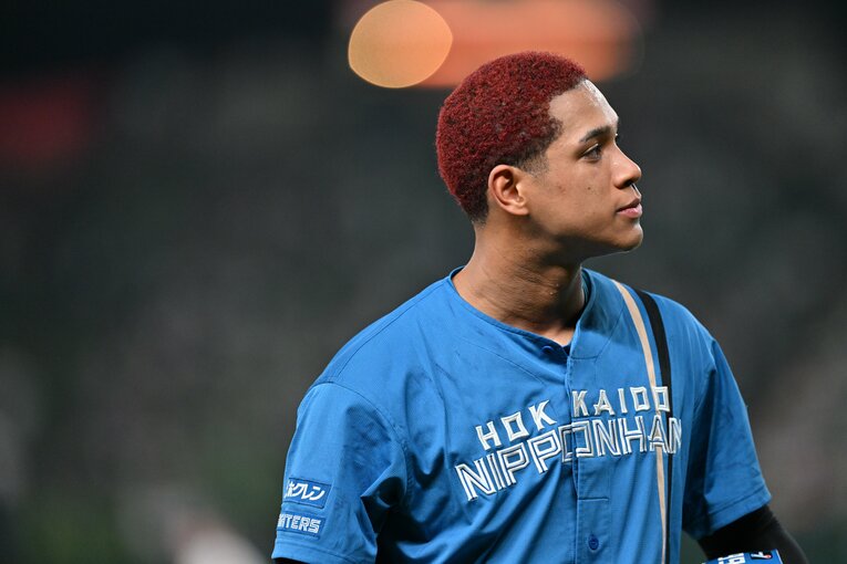 昨年のCS前には万波にもバントを命じた　©Hideki Sugiyama