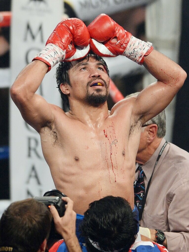 ブラッドリーの返り血を浴びたパッキャオ