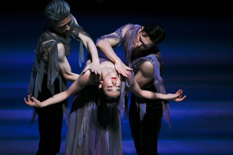 「母への永遠の愛を滑りたいな」浅田真央が明かすアイスショー『Everlasting33』に込めた“愛”「誰も見たことのない景色を届けたい」(100)