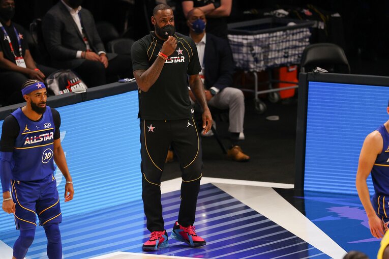 レブロン・ジェームズは、本戦の後半はプレーしなかった　©Getty Images