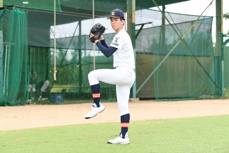 神戸弘陵高・村上投手。思わぬ「152キロ騒動」から実力を上げ、ドラフト候補に成長した　©Kota Inoue