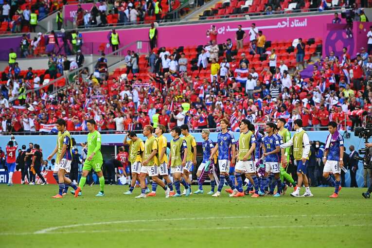 敗戦に肩を落とす日本代表の選手たち　©︎Takuya Kaneko/JMPA