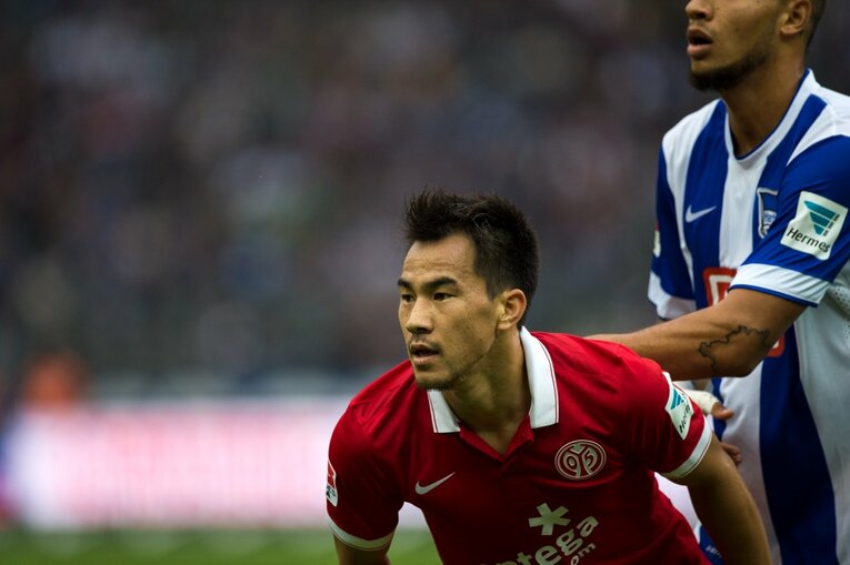 2014-15シーズンの岡崎　©Sports Graphic Number